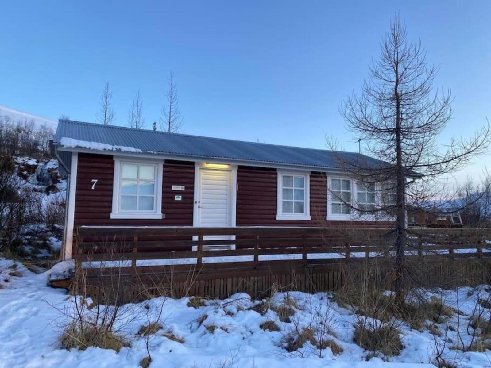 Cozy 2 Bedroom Cottage With Hot Tub Akureyri Dış mekan fotoğraf